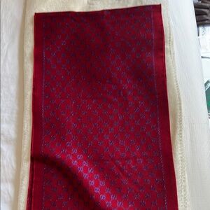 Beautiful Gucci scarf in wool, red and blue